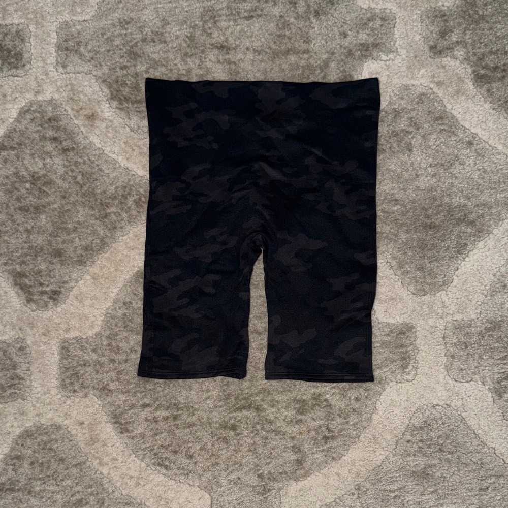 SPANX Women's Black Camouflage Athletic Shorts